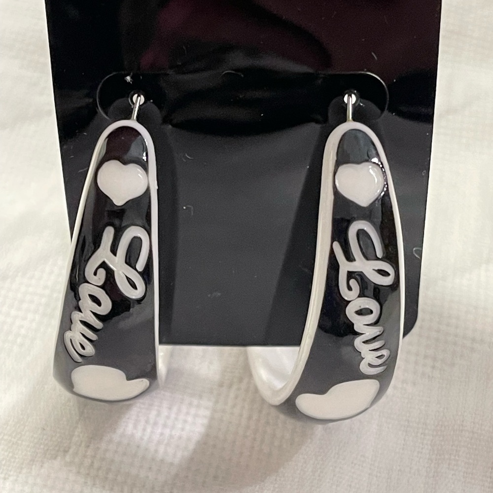 Loop fashion earrings